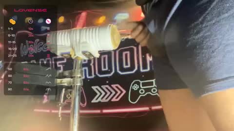 Snapshot of toysformycock chatting on 11/11/25, 05:29 ToysForMyCock online show from 11/11/25, 05:29