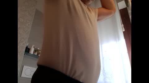 Snapshot of tra649167 chatting on 12/03/25, 01:31 tra649167 online show from 12/03/25, 01:31