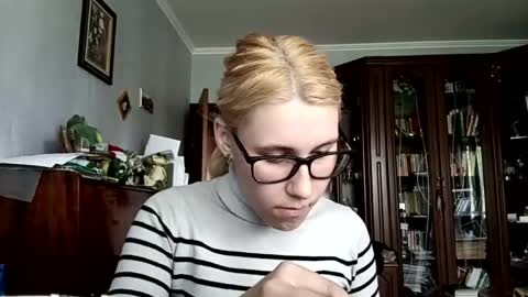 Lesly online show from 05/12/26, 07:27