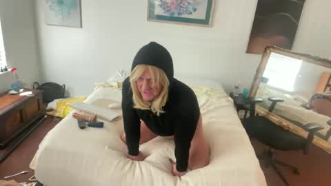 Snapshot of trannytush69 chatting on 12/13/24, 07:43 USA GURL online show from 12/13/24, 07:43