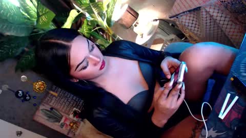 Snapshot of transbadassx chatting on 12/11/24, 12:23 CLEOPATHRA online show from 12/11/24, 12:23