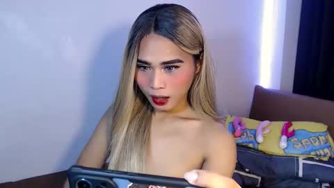 Snapshot of transbigcockselfsucker chatting on 10/29/25, 08:43 GEN LUXS online show from 10/29/25, 08:43