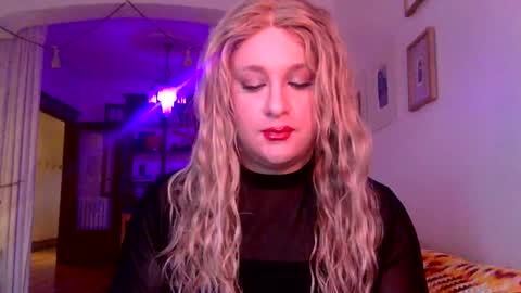 Snapshot of transcalliope chatting on 12/03/24, 08:50 TranCalliope online show from 12/03/24, 08:50