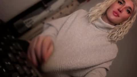 ALMIGHTY GODDESS VALENTINA online show from 11/05/25, 09:15