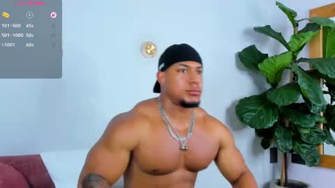 Snapshot of travis_lenox_ chatting on 06/12/26, 01:26 Travis online show from 06/12/26, 01:26