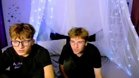 Travis online show from 10/19/25, 07:14