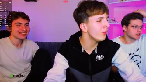 Travis online show from 11/13/25, 08:19