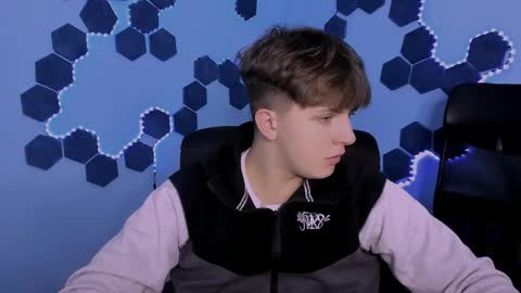 Travis online show from 04/17/26, 08:50