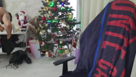 TRAVISS HOLDEN online show from 12/21/24, 08:28