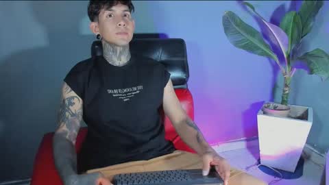 Snapshot of travistanner28 chatting on 02/24/25, 01:46 TRAV - INDEPENDENT MODEL online show from 02/24/25, 01:46