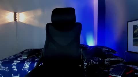 Snapshot of travistanner28 chatting on 11/12/25, 07:09 TRAV - INDEPENDENT MODEL online show from 11/12/25, 07:09