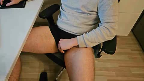 Snapshot of tree1989 chatting on 12/29/24, 09:41 tree1989 online show from 12/29/24, 09:41