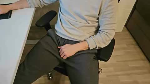 tree1989 online show from 01/01/25, 10:32