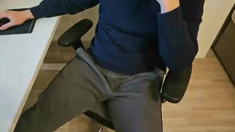 Snapshot of tree1989 chatting on 01/02/25, 07:51 tree1989 online show from 01/02/25, 07:51