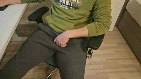 Snapshot of tree1989 chatting on 01/05/25, 07:49 tree1989 online show from 01/05/25, 07:49