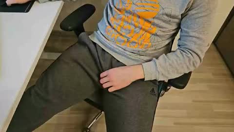 Snapshot of tree1989 chatting on 01/07/25, 08:10 tree1989 online show from 01/07/25, 08:10