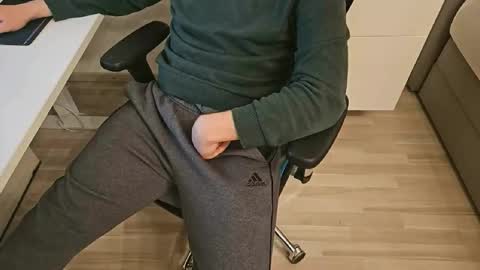 Snapshot of tree1989 chatting on 02/03/25, 10:00 tree1989 online show from 02/03/25, 10:00