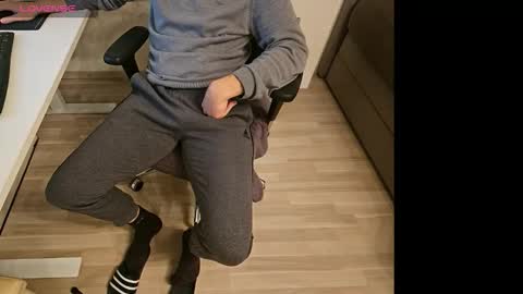 Snapshot of tree1989 chatting on 10/14/25, 06:20 tree1989 online show from 10/14/25, 06:20