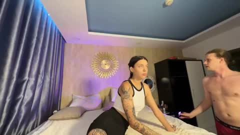 Sarah And Jon online show from 02/01/25, 05:49