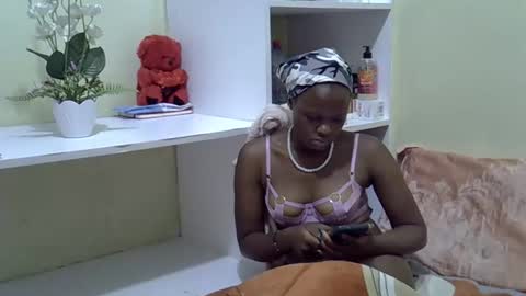 Snapshot of trendybooty chatting on 09/20/25, 02:34 tendybooty online show from 09/20/25, 02:34