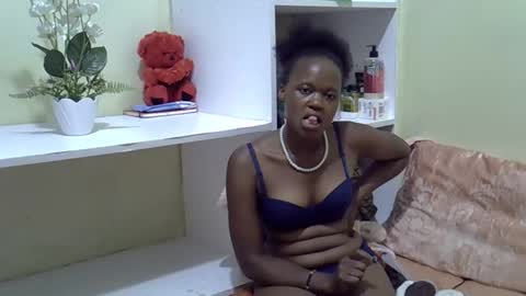 Snapshot of trendybooty chatting on 09/20/25, 02:40 tendybooty online show from 09/20/25, 02:40