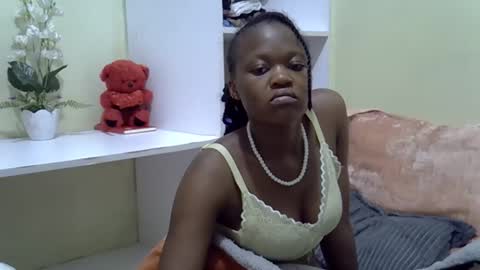 Snapshot of trendybooty chatting on 11/17/25, 03:23 tendybooty online show from 11/17/25, 03:23