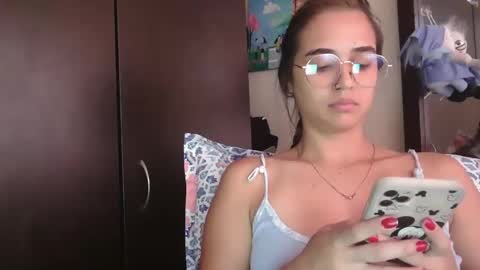 triana_bell online show from 04/01/26, 03:53