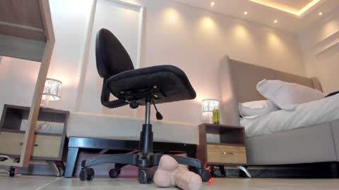 Snapshot of trinitixx chatting on 12/19/24, 08:55 Triny online show from 12/19/24, 08:55