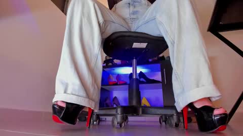 Snapshot of trinitixx chatting on 12/21/25, 06:48 Triny online show from 12/21/25, 06:48