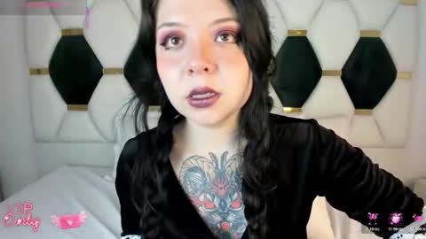 Snapshot of trinity_moss chatting on 01/31/26, 07:11 Trinity online show from 01/31/26, 07:11