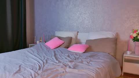 Luna online show from 12/20/25, 03:08