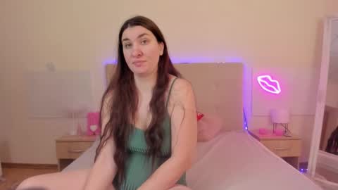 Mia online show from 01/13/26, 06:08