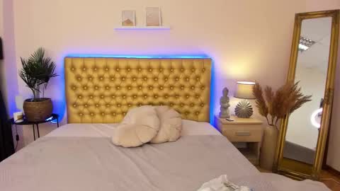 Mia online show from 02/02/26, 06:12