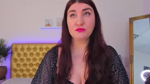 Mia online show from 04/06/26, 05:52