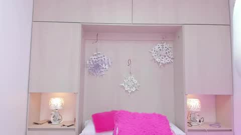 Snapshot of trishamoon chatting on 12/24/24, 10:11 TRISHA online show from 12/24/24, 10:11