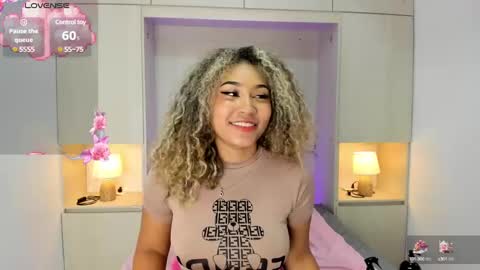 Snapshot of trishamoon chatting on 01/11/25, 10:08 TRISHA online show from 01/11/25, 10:08