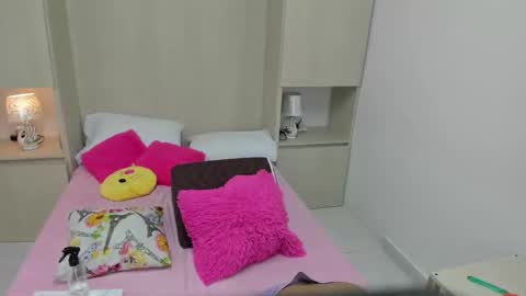 Snapshot of trishamoon chatting on 01/23/25, 03:58 TRISHA online show from 01/23/25, 03:58