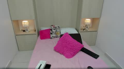 Snapshot of trishamoon chatting on 02/12/25, 04:01 TRISHA online show from 02/12/25, 04:01