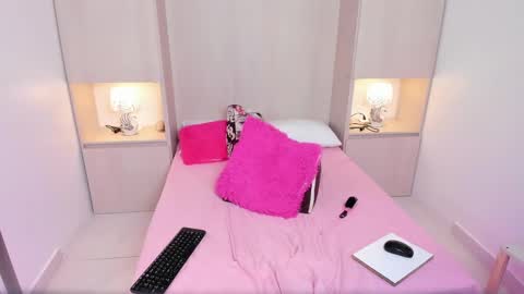 Snapshot of trishamoon chatting on 02/12/25, 07:02 TRISHA online show from 02/12/25, 07:02