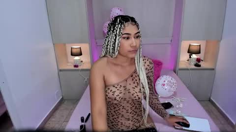 Snapshot of trishamoon chatting on 02/15/25, 04:14 TRISHA online show from 02/15/25, 04:14