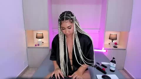 Snapshot of trishamoon chatting on 02/15/25, 01:38 TRISHA online show from 02/15/25, 01:38