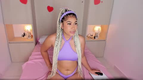 Snapshot of trishamoon chatting on 02/18/25, 04:04 TRISHA online show from 02/18/25, 04:04