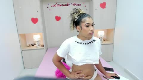 Snapshot of trishamoon chatting on 02/25/25, 04:03 TRISHA online show from 02/25/25, 04:03