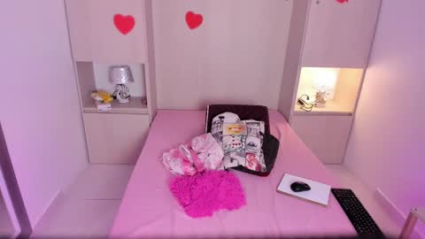 Snapshot of trishamoon chatting on 02/27/25, 03:36 TRISHA online show from 02/27/25, 03:36