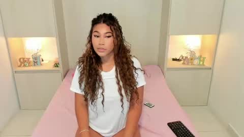 Snapshot of trishamoon chatting on 09/25/25, 04:16 TRISHA online show from 09/25/25, 04:16