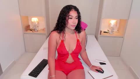 Snapshot of trishamoon chatting on 10/24/25, 04:31 TRISHA online show from 10/24/25, 04:31