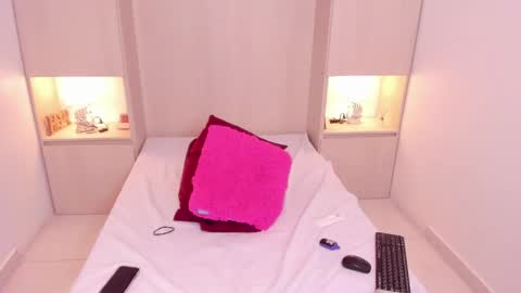 Snapshot of trishamoon chatting on 11/07/25, 04:12 TRISHA online show from 11/07/25, 04:12