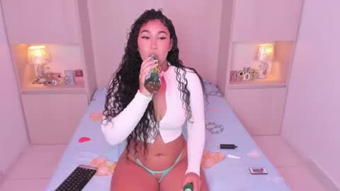 Snapshot of trishamoon chatting on 11/30/25, 04:38 TRISHA online show from 11/30/25, 04:38