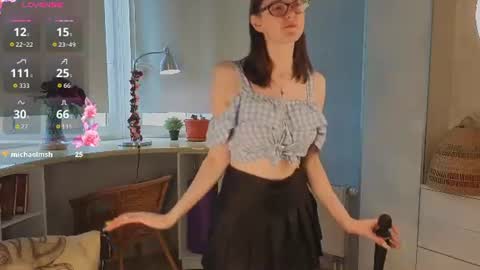 Snapshot of trishdelafontaine chatting on 07/16/26, 04:07 Viola online show from 07/16/26, 04:07