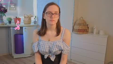 Snapshot of trishdelafontaine chatting on 07/22/26, 04:04 Viola online show from 07/22/26, 04:04